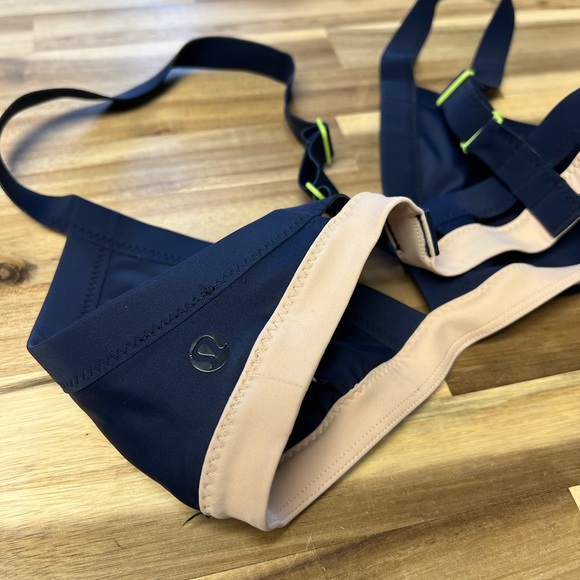 Lululemon Swim Top 6 - Picture 2 of 2